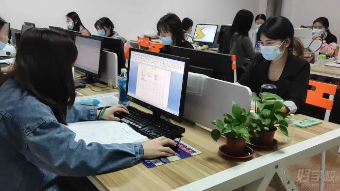 維思電腦職業(yè)培訓(xùn)學(xué)校的教學(xué)現(xiàn)場一覽